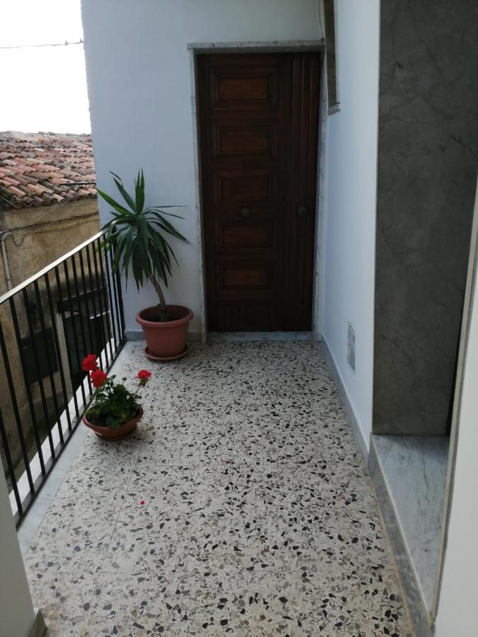 I Trecento Hotel Padula Buitenkant foto