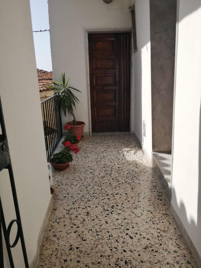 I Trecento Hotel Padula Buitenkant foto